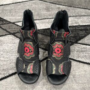 Black Floral Open-Toe Women's Sandals